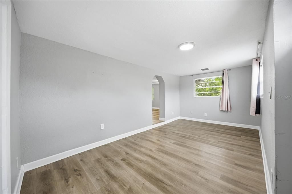 For Sale: $414,000 (5 beds, 2 baths, 1940 Square Feet)