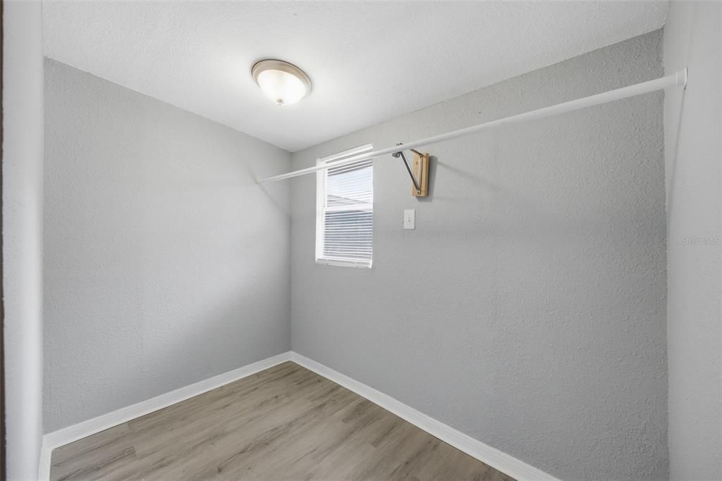 For Sale: $414,000 (5 beds, 2 baths, 1940 Square Feet)