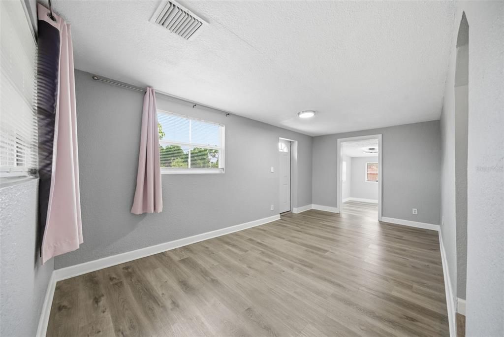 For Sale: $414,000 (5 beds, 2 baths, 1940 Square Feet)