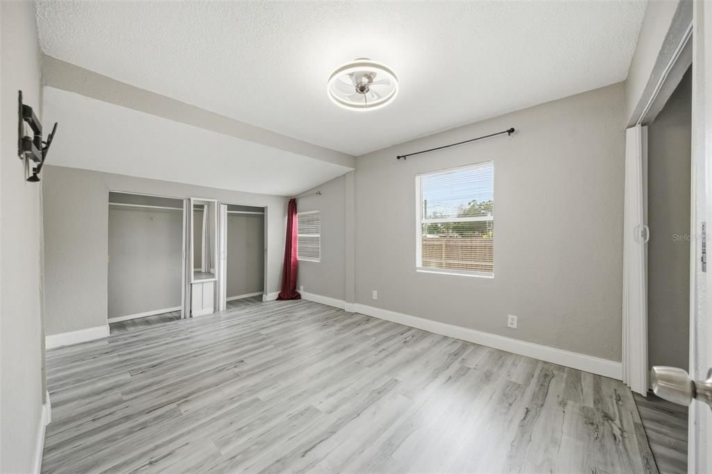 For Sale: $414,000 (5 beds, 2 baths, 1940 Square Feet)