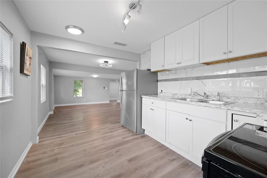 For Sale: $414,000 (5 beds, 2 baths, 1940 Square Feet)