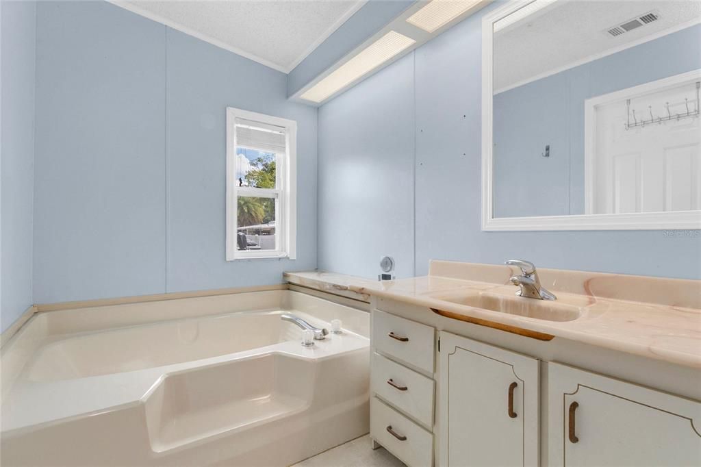 For Sale: $180,000 (2 beds, 2 baths, 1454 Square Feet)