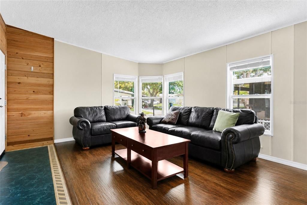 For Sale: $180,000 (2 beds, 2 baths, 1454 Square Feet)