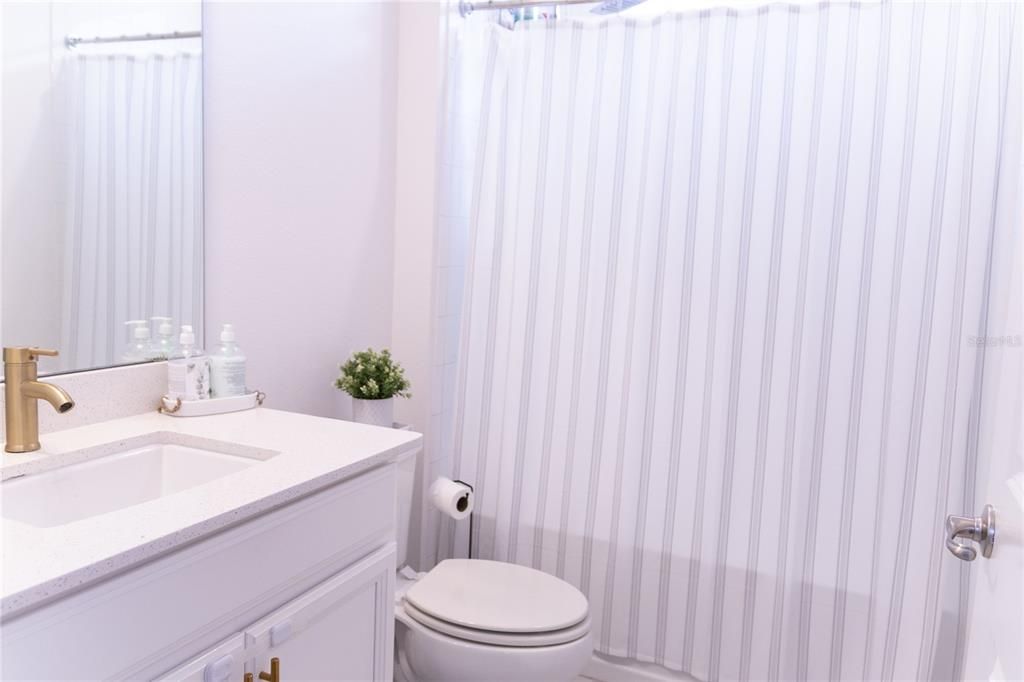 出租: $3,600 (5 贝兹, 4 浴室, 3086 平方英尺)