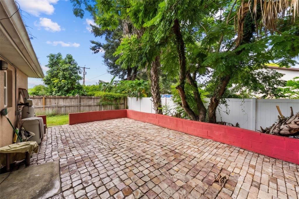 На продажу: $260,000 (2 спален, 2 ванн, 1140 Квадратных фут)