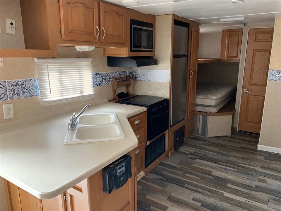 В аренду: $850 (2 спален, 1 ванн, 350 Квадратных фут)