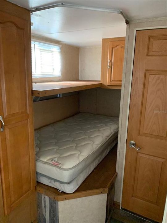 В аренду: $850 (2 спален, 1 ванн, 350 Квадратных фут)