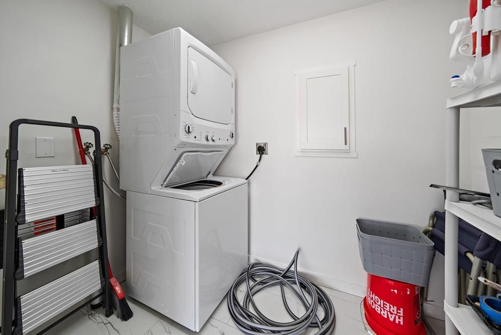 В аренду: $4,000 (2 спален, 2 ванн, 1423 Квадратных фут)