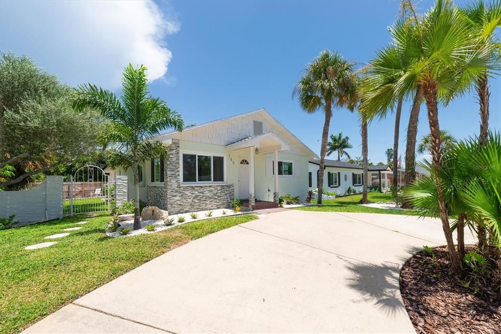 En Venta: $649,000 (3 camas, 2 baños, 1400 Pies cuadrados)
