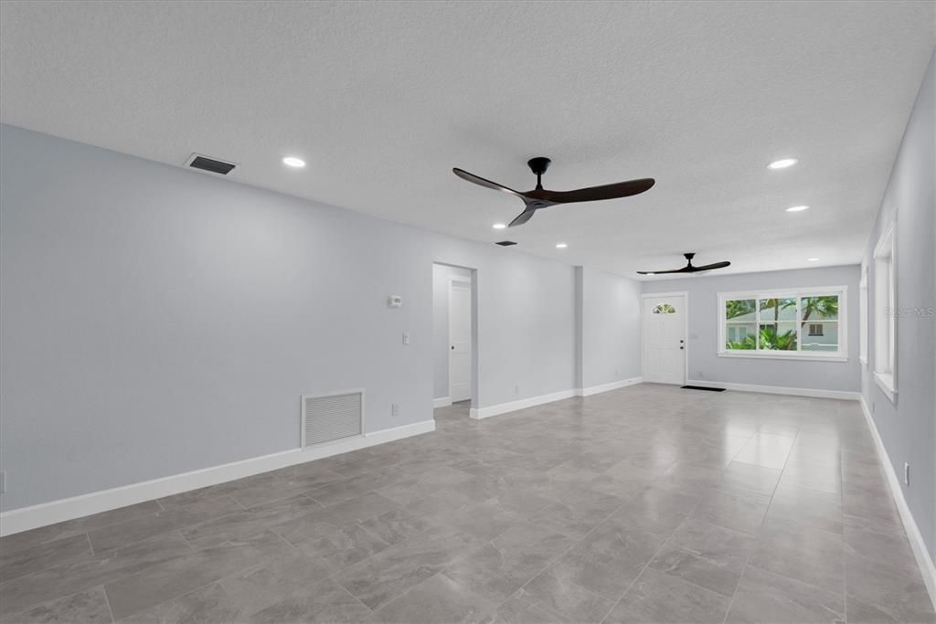 En Venta: $649,000 (3 camas, 2 baños, 1400 Pies cuadrados)