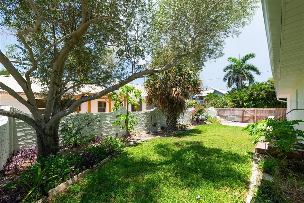 En Venta: $649,000 (3 camas, 2 baños, 1400 Pies cuadrados)