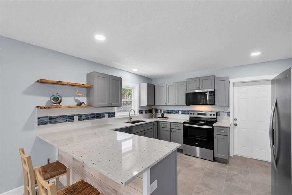 En Venta: $649,000 (3 camas, 2 baños, 1400 Pies cuadrados)