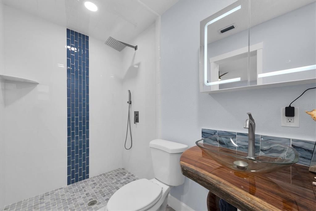 En Venta: $649,000 (3 camas, 2 baños, 1400 Pies cuadrados)