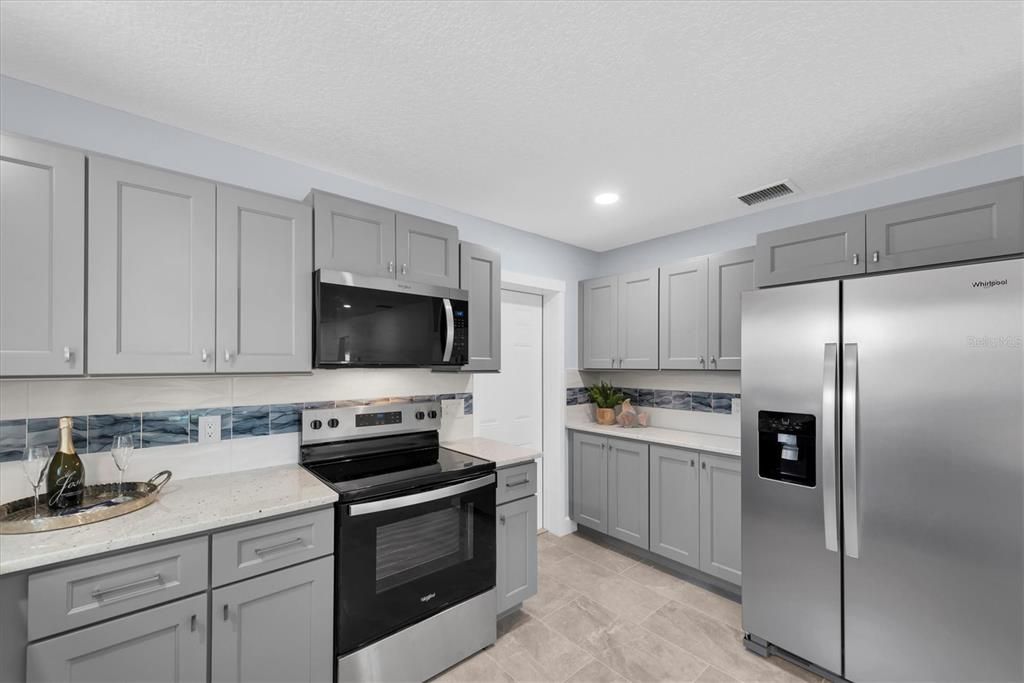 En Venta: $649,000 (3 camas, 2 baños, 1400 Pies cuadrados)
