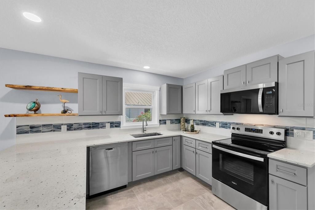 En Venta: $649,000 (3 camas, 2 baños, 1400 Pies cuadrados)