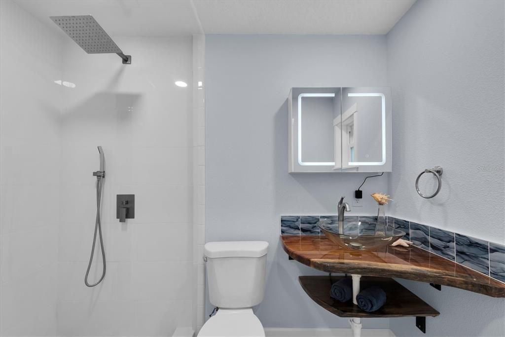 En Venta: $649,000 (3 camas, 2 baños, 1400 Pies cuadrados)