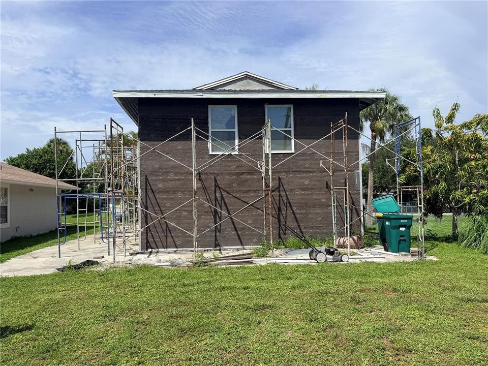 For Sale: $310,000 (2 beds, 1 baths, 864 Square Feet)