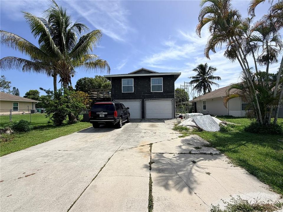 For Sale: $310,000 (2 beds, 1 baths, 864 Square Feet)