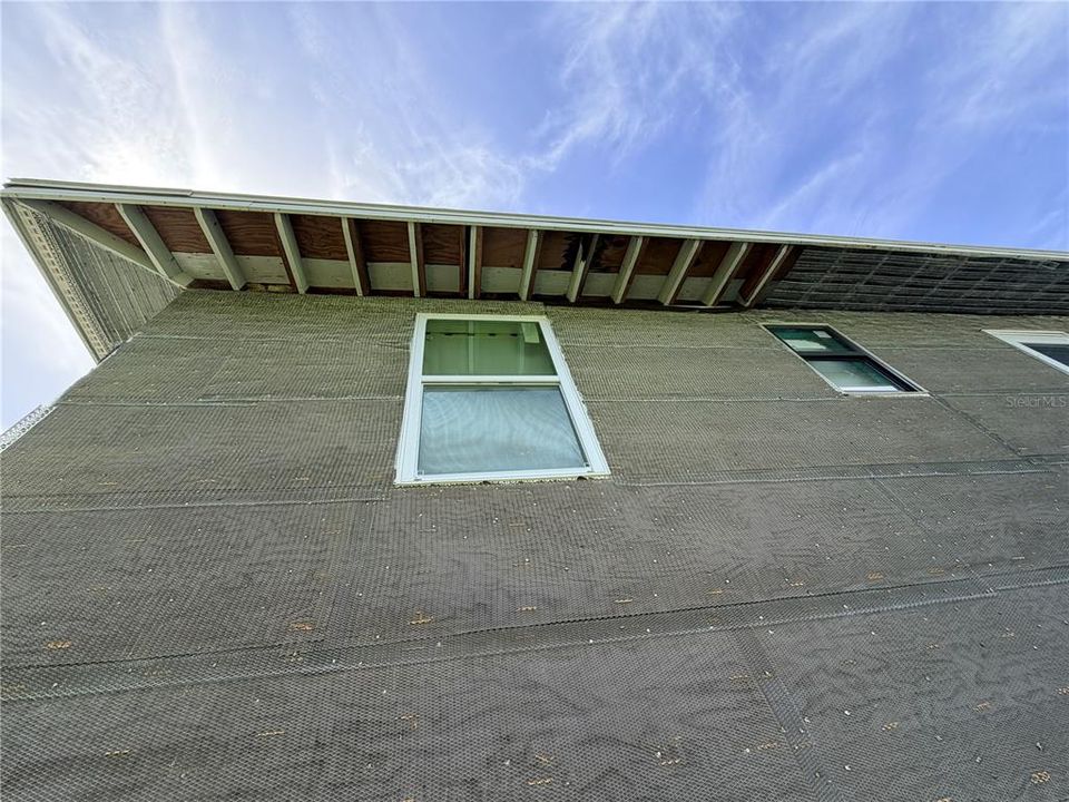 For Sale: $310,000 (2 beds, 1 baths, 864 Square Feet)