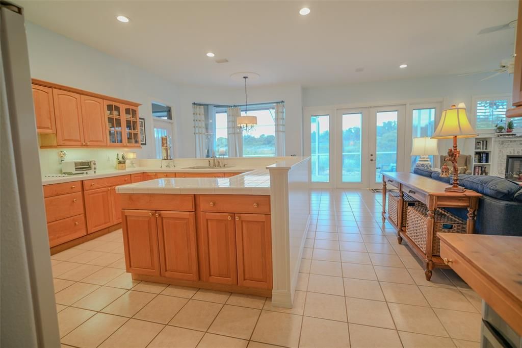 Activo con contrato: $622,000 (4 camas, 3 baños, 3058 Pies cuadrados)
