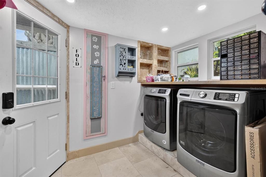 En Venta: $578,800 (4 camas, 3 baños, 2048 Pies cuadrados)