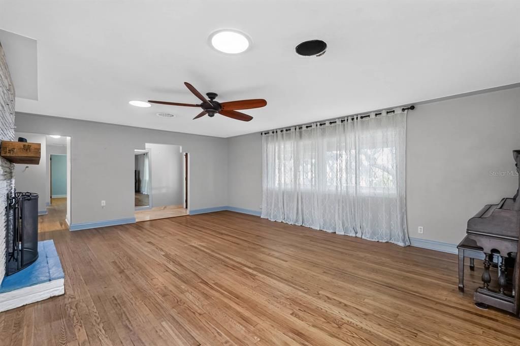En Venta: $578,800 (4 camas, 3 baños, 2048 Pies cuadrados)