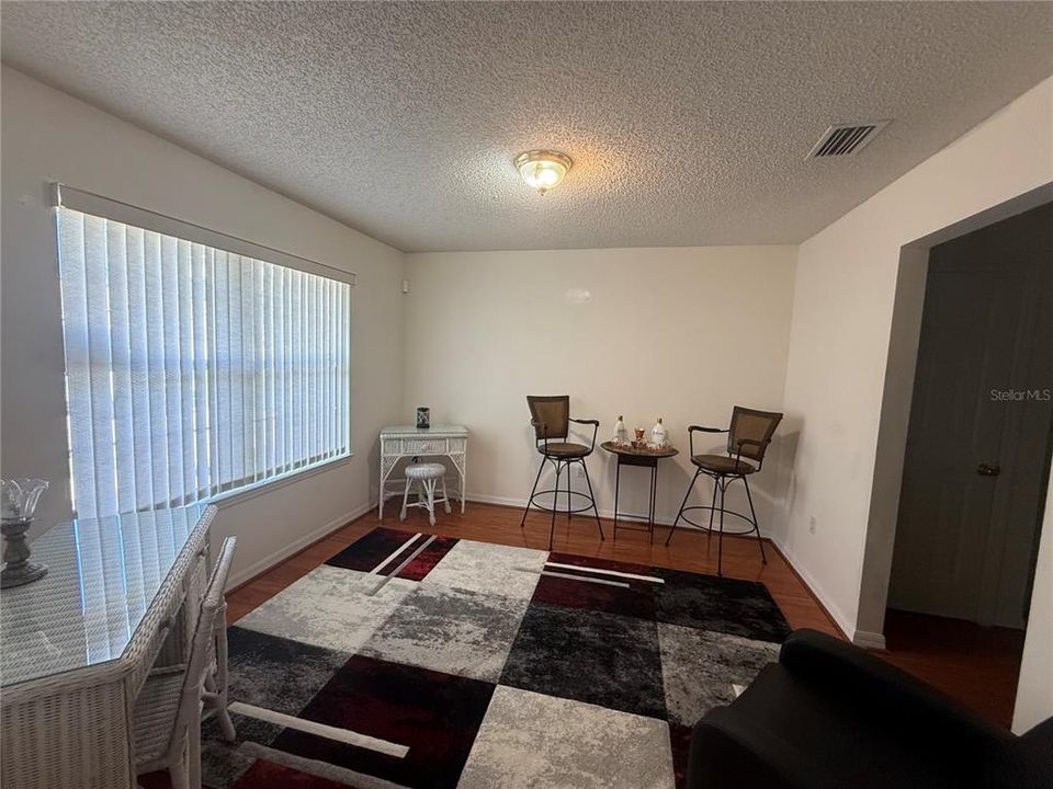 出租: $2,800 (4 贝兹, 3 浴室, 2451 平方英尺)