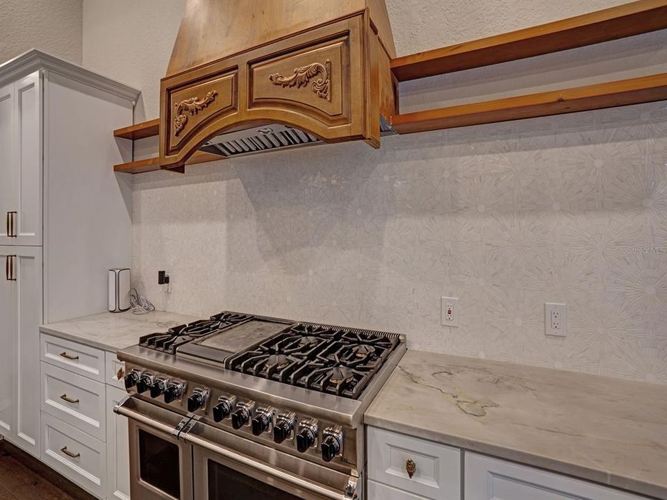 На продажу: $2,999,999 (6 спален, 5 ванн, 6829 Квадратных фут)