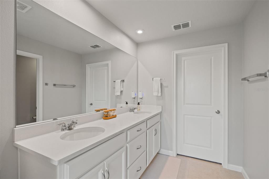 For Sale: $464,500 (4 beds, 3 baths, 2574 Square Feet)
