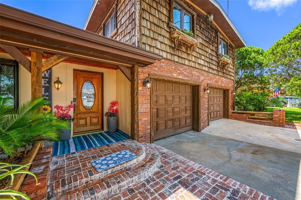 For Sale: $685,000 (4 beds, 3 baths, 2583 Square Feet)