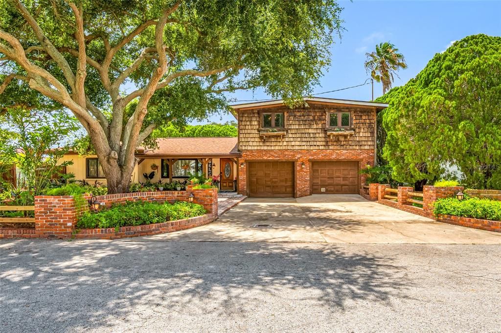 For Sale: $685,000 (4 beds, 3 baths, 2583 Square Feet)