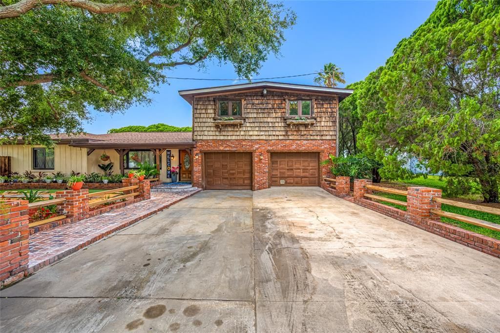 For Sale: $685,000 (4 beds, 3 baths, 2583 Square Feet)