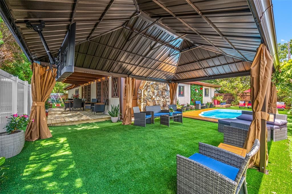 For Sale: $685,000 (4 beds, 3 baths, 2583 Square Feet)