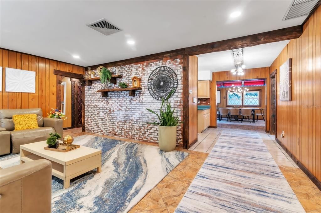 For Sale: $685,000 (4 beds, 3 baths, 2583 Square Feet)