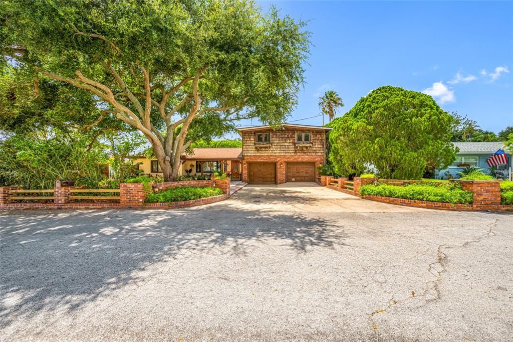 For Sale: $685,000 (4 beds, 3 baths, 2583 Square Feet)