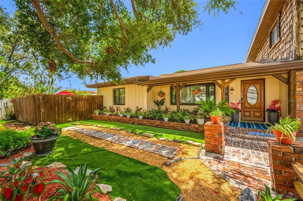 For Sale: $685,000 (4 beds, 3 baths, 2583 Square Feet)