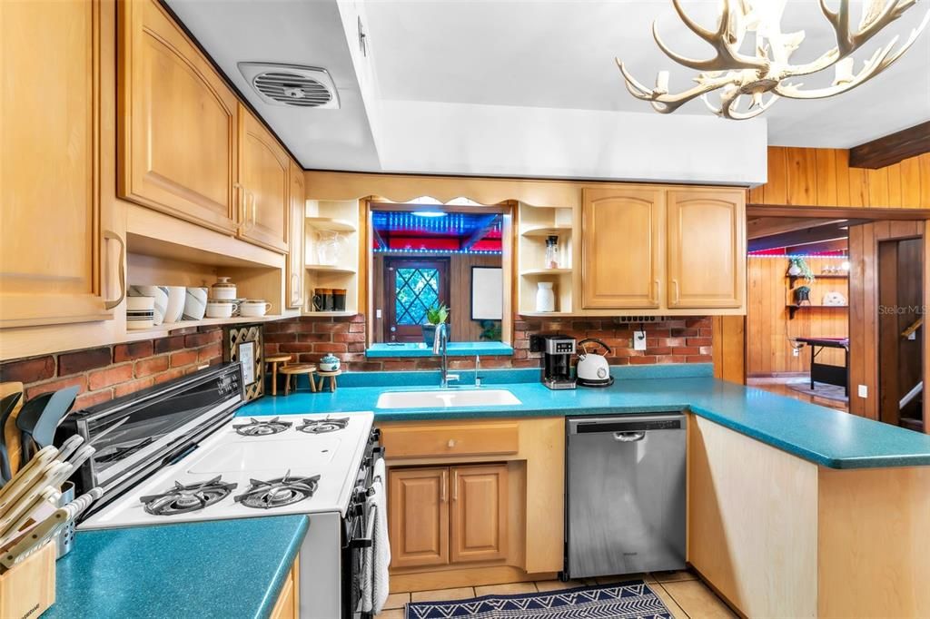For Sale: $685,000 (4 beds, 3 baths, 2583 Square Feet)