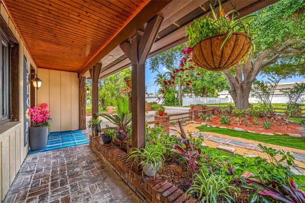 For Sale: $685,000 (4 beds, 3 baths, 2583 Square Feet)