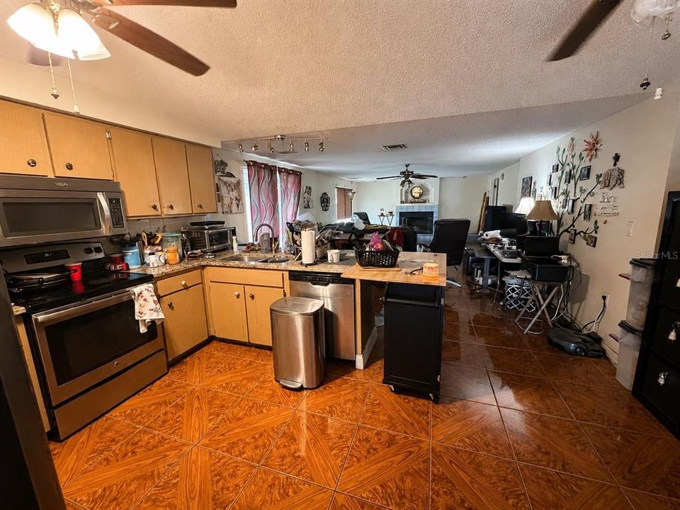 En Venta: $249,900 (3 camas, 2 baños, 1596 Pies cuadrados)