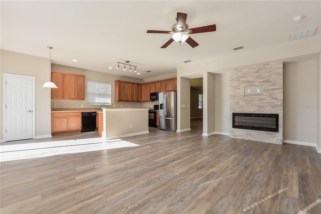 For Sale: $375,000 (3 beds, 2 baths, 2221 Square Feet)