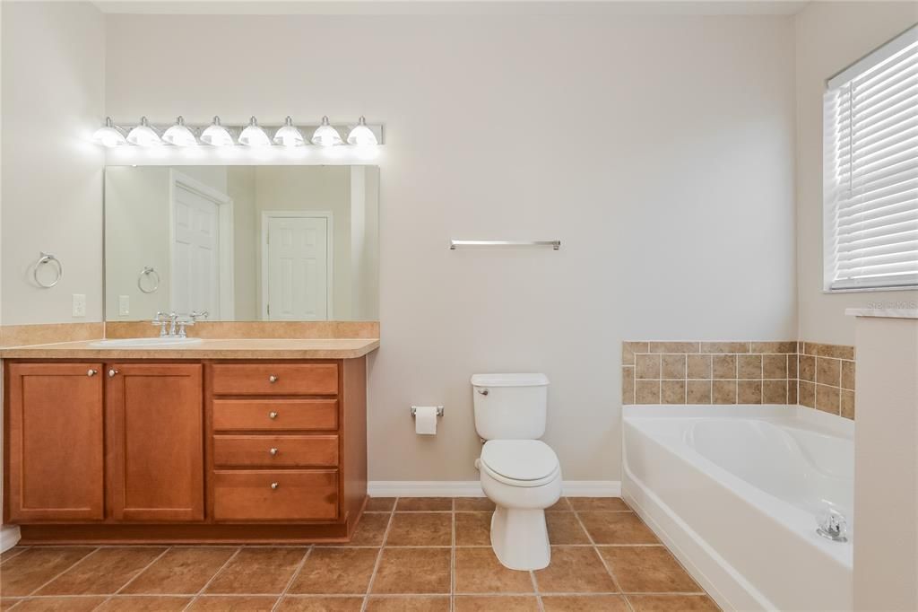 For Sale: $375,000 (3 beds, 2 baths, 2221 Square Feet)