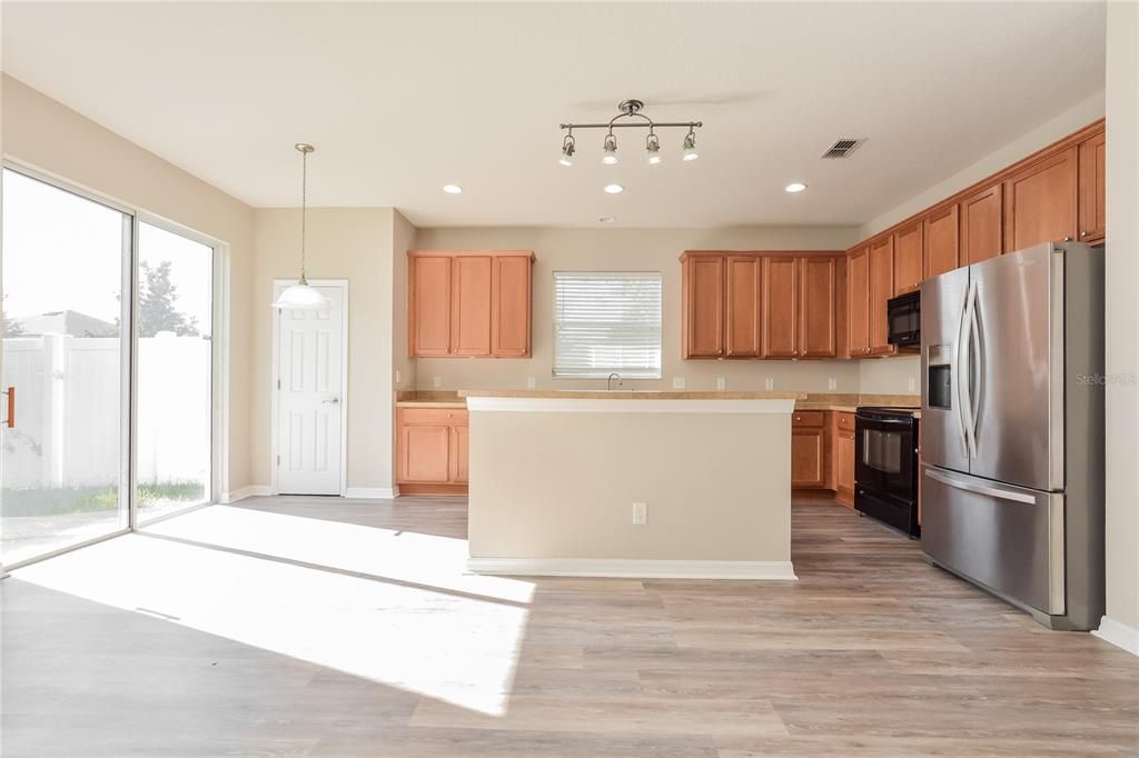 For Sale: $375,000 (3 beds, 2 baths, 2221 Square Feet)