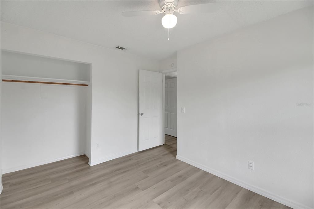 На продажу: $249,900 (4 спален, 1 ванн, 1388 Квадратных фут)