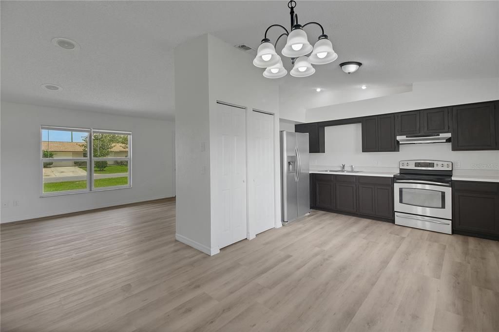 На продажу: $249,900 (4 спален, 1 ванн, 1388 Квадратных фут)