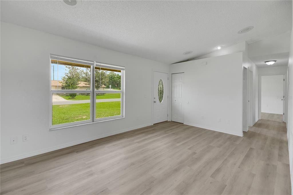 На продажу: $249,900 (4 спален, 1 ванн, 1388 Квадратных фут)