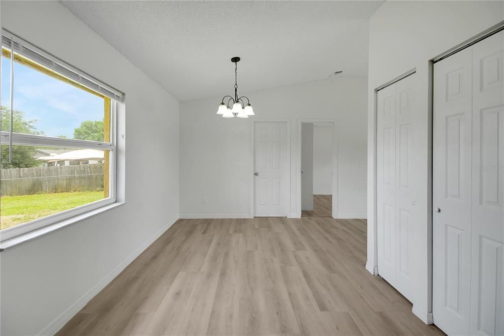 На продажу: $249,900 (4 спален, 1 ванн, 1388 Квадратных фут)