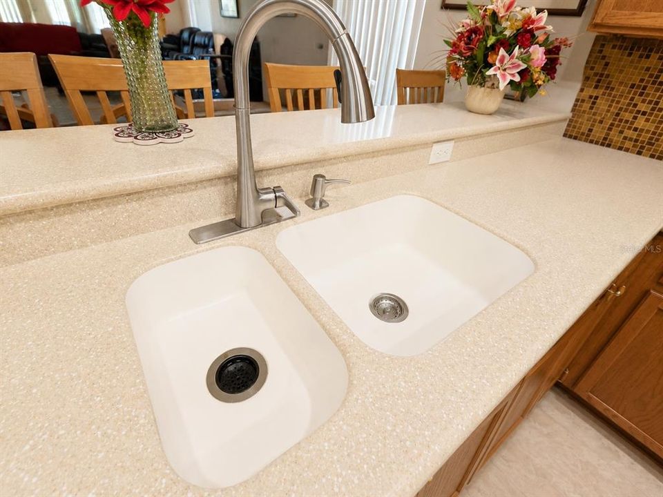 For Sale: $429,900 (4 beds, 3 baths, 2195 Square Feet)