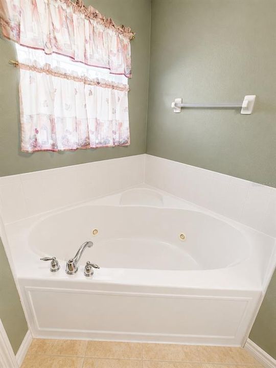 For Sale: $429,900 (4 beds, 3 baths, 2195 Square Feet)