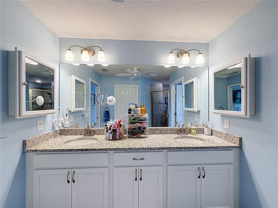 For Sale: $339,900 (3 beds, 2 baths, 1668 Square Feet)
