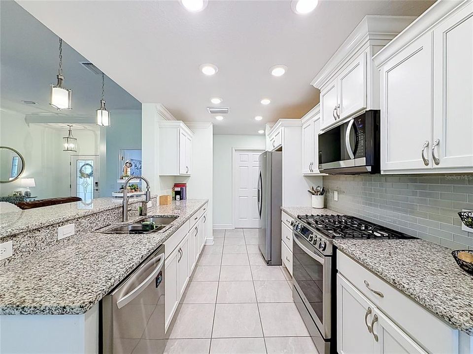 For Sale: $339,900 (3 beds, 2 baths, 1668 Square Feet)